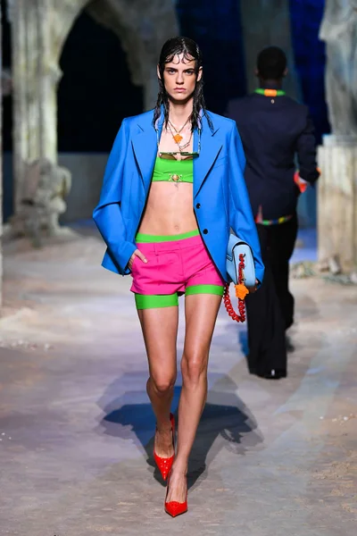 Look 25